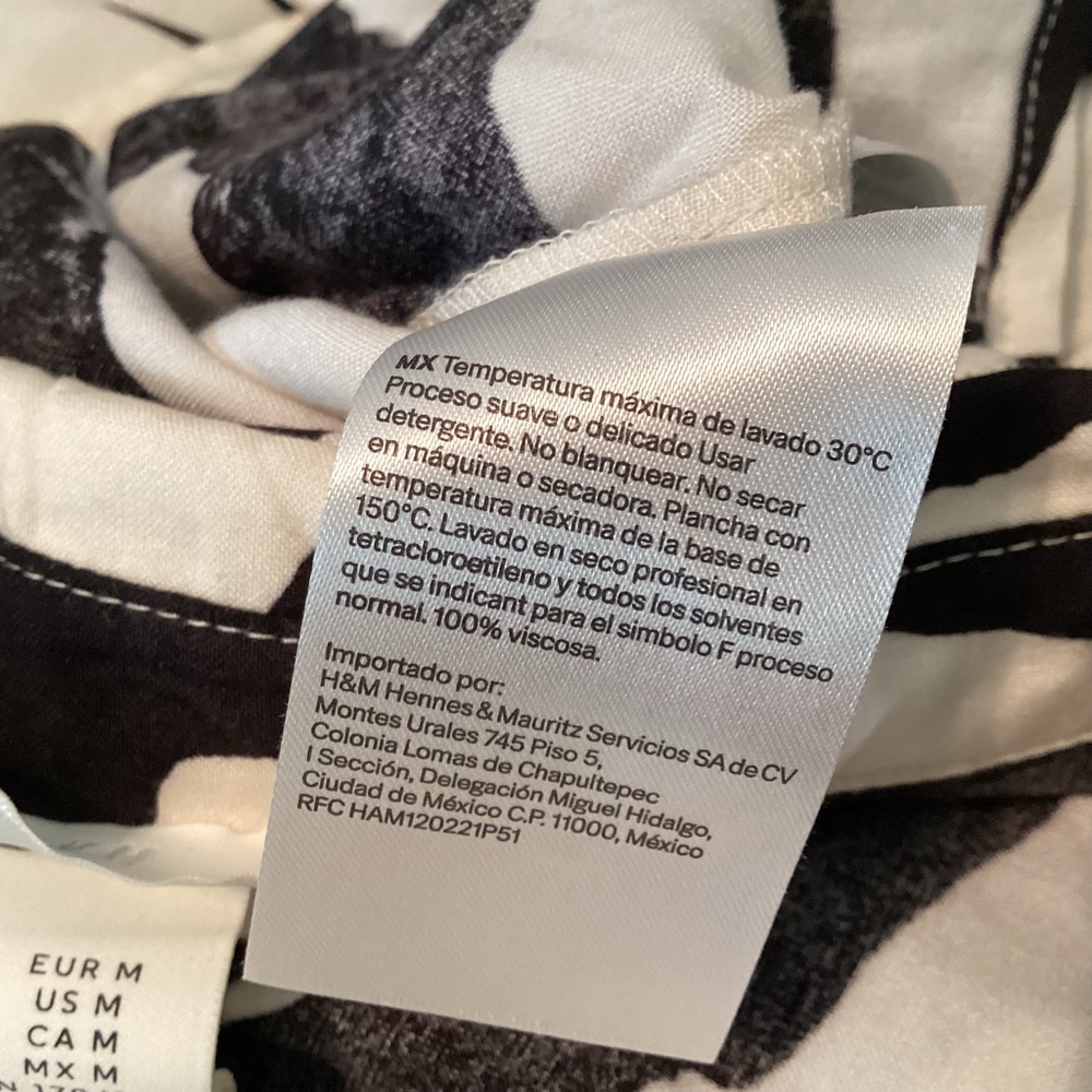 Chic Monochrome Patterned Dress I - Picture 5 of 8